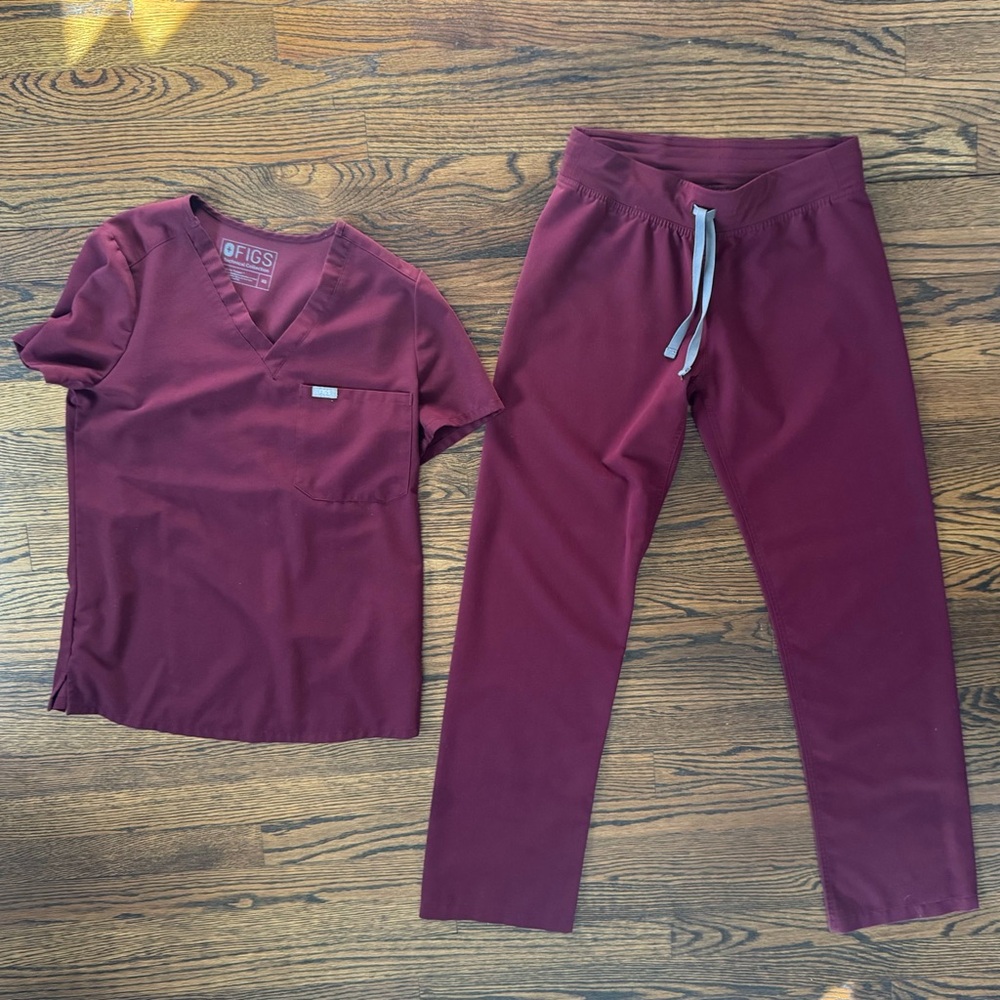 Set of Women’s Figs Srubs - size XS